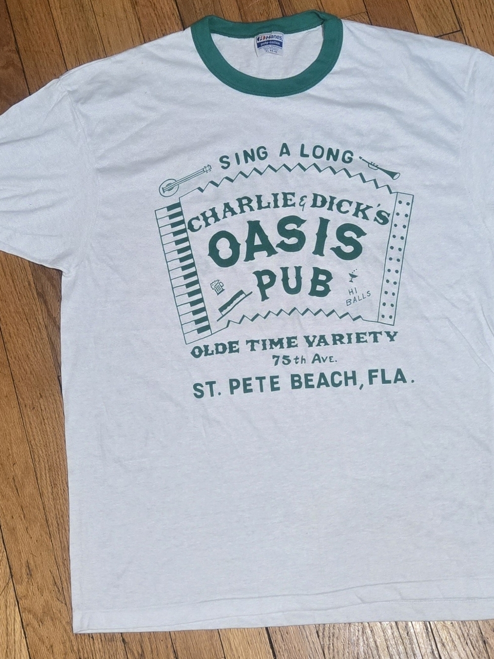 Vintage Charlie & Dick's Oasis Pub Graphic Ringer Tee - White & Green